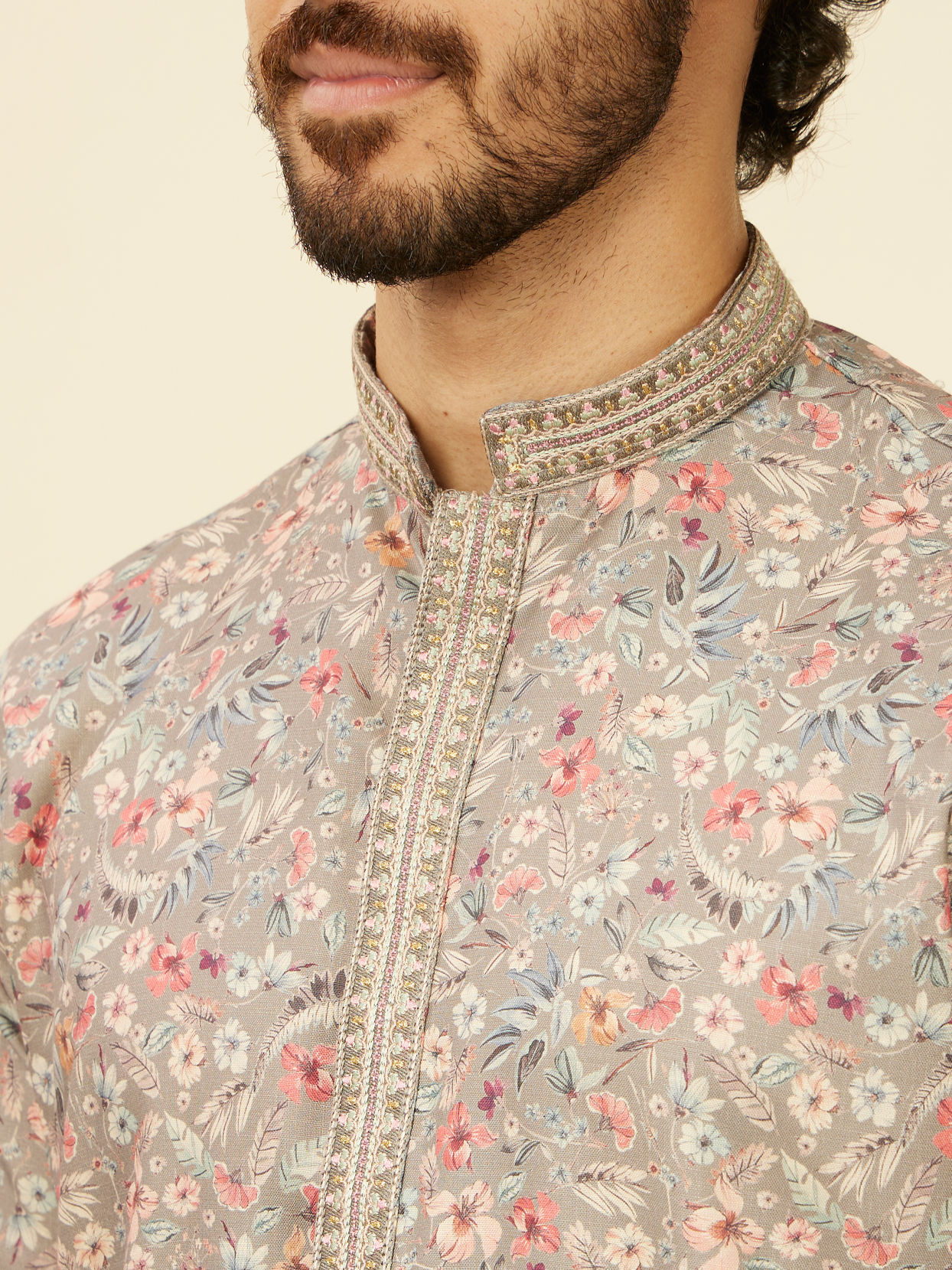 alt message - Manyavar Men Dark Grey Floral Printed Kurta Set image number 1